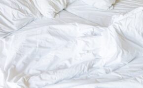 Sự thật về ga gối khiến bạn phải xem lại thói quen giặt giũ