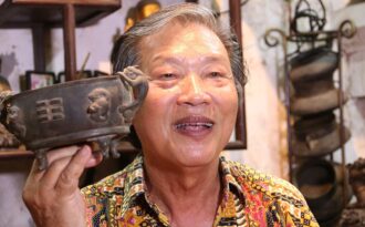 Người đàn ông 60 năm “thổi hồn” vào tượng đồng ở Hà Nội