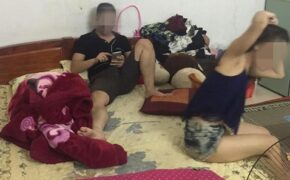 Chàng trai sốc khi thấy bạn gái dẫn trai lạ về phòng