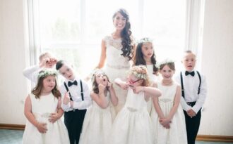Cô giáo trẻ mời toàn bộ học sinh làm phù dâu vào ngày cưới của mình