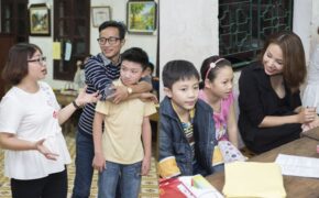 Magic Skin “mở lớp” giáo dục giới tính cho trẻ em mồ côi