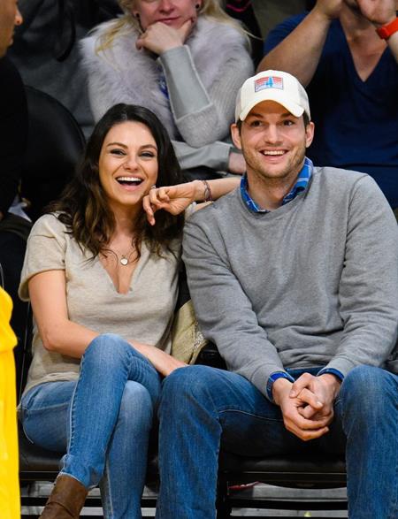 Sau khi Mila Kunis sinh hạ người con đầu lòng cho nam tài tử Ashton Kutcher vào tháng 10/2014, đã có nhiều thông tin cho rằng cặp sao nổi tiếng đang “rục rịch” lên kế hoạch kết hôn, tuy nhiên, giới thạo tin vẫn không thể “do thám” được gì và phải nhiều tháng sau công chúng mới khám phá ra rằng cặp đôi đã bí mật làm đám cưới tại Oak Glen, California