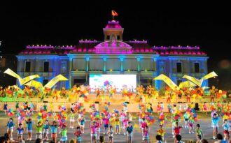 Tưng bừng ‘quẩy nắng’ tại Festival biểnNhaTrang 2017