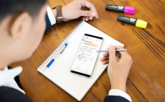 Vào họp gọn nhẹ như không, đích thị là dân dùng Galaxy Note8