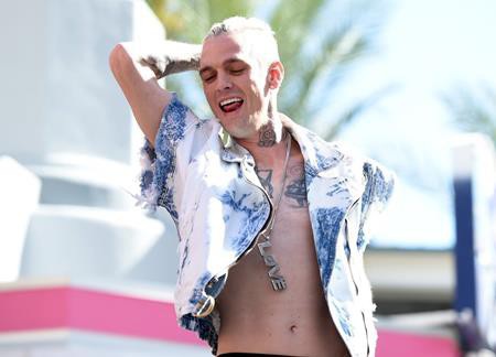 Aaron Carter diện đồ khéo léo khoe thân hình săn chắc