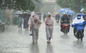 Những “hành trang” cần thiết giúp bạn và gia đình an toàn trong mùa mưa bão