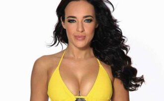 Giảm cân thần tốc sau sinh, sao 9x tự tin khoe dáng tại bể bơi