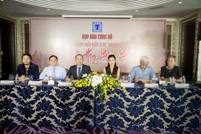  Họp báo công bố vở diễn được tổ chức ngày 24/8 vừa qua. Tinh hoa Bắc Bộ được xem là vở diễn về nghệ thuật thực cảnh đầu tiên tại Việt Nam. 
