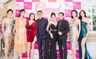 Cặp doanh nhân quyền lực và mối quan hệ với dàn nghệ sĩ Việt