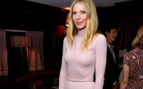 “Bạn gái Người sắt” để mặt mộc ăn mừng sinh nhật