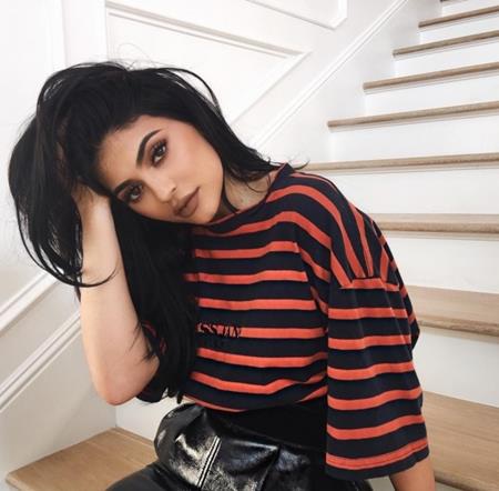 Kylie Jenner vốn là một ngôi sao nổi tiếng với những bức hình tự sướng quyến rũ