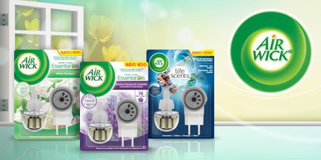 Tinh dầu cắm điện Air Wick rất dễ dàng sử dụng và khuyếch tán hương thơm nhẹ nhàng, giúp không gian gia đình luôn tươi mát