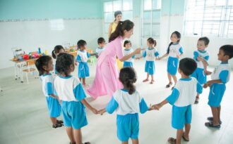 Thắp sáng ước mơ đến trường cho trẻ em Hàm Cần