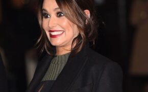 “Hoạ mi nước Anh” rạng rỡ khoe bụng bầu với người tình kém 10 tuổi