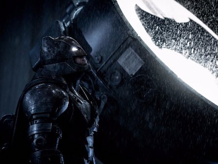 “Batman v Superman: Dawn of Justice” vẫn ăn khách dù bị đánh giá thấp