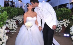 Sao và những lần mặc váy cưới “đắt xắt ra miếng”