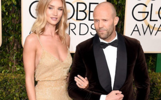 Bạn gái “Người vận chuyển” diện áo xẻ ngực táo bạo