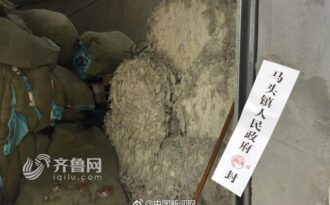 Bí mật gây sốc tại xưởng sản xuất bỉm người lớn từ rác thải tái chế