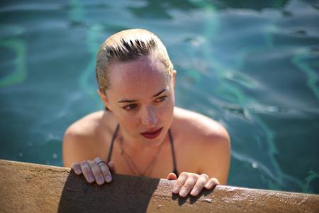 Dakota Johnson trông quá đỗi quyến rũ và xinh đẹp trong “A bigger splash”