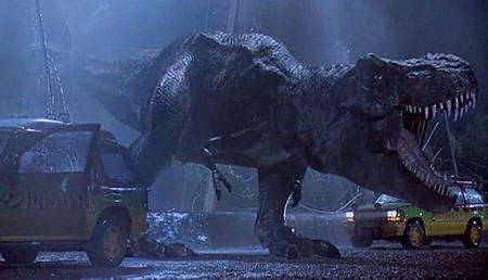 Cuốn “Jurassic park” của Michael Crichton sớm đã gắn bó với các thế hệ tuổi thơ. Dù vậy, khi được đạo diễn Steven Spielberg chuyển thể lên phim thì “Jurassic park” đã thực sự trở thành một hiện tượng kinh điển và khiến cho vô vàn khán giả phải trầm trồ say mê.