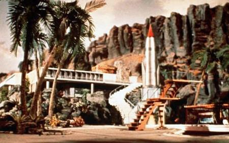 Địa danh Tracy Island trong bộ phim “Thunderbirds” cũng đã gắn bó với cả một thế hệ khán giả