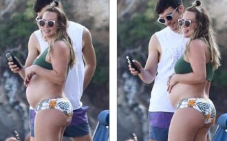 Hilary Duff khoe bụng bầu với bikini