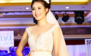 Siêu mẫu Hà Phương lộng lẫy trong chiếc váy kỷ lục