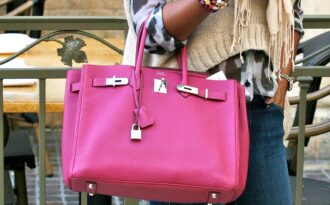 Mua túi Hermès Birkins “lãi” hơn đầu tư chứng khoán!?