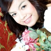 Ca sĩ Phạm Quỳnh Anh tặng album cho độc giả Dân trí dịp 8/3