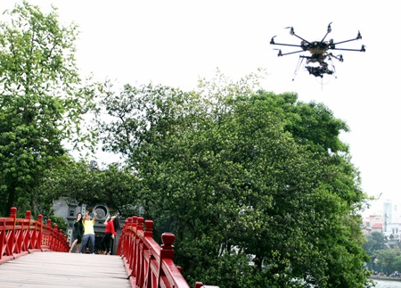 Giám khảo ĐRM và flying - cam