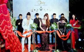 Doanh nhân 9X Dạ Ly sánh đôi bên Cao Thái Sơn khai trương Daly Jewellers