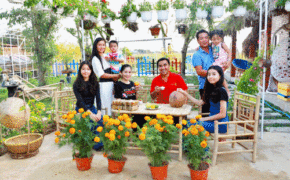 Quyền Linh đưa vợ con thăm nhà vườn hàng nghìn m2 của em trai Quyền Lộc