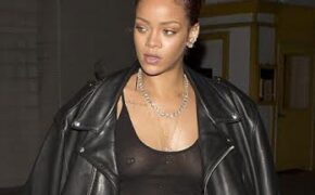 Rihanna lại hớ hênh khi ra đường