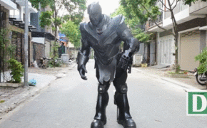 9x kiếm trăm triệu mỗi tháng nhờ “chế” mô hình rô bốt khổng lồ