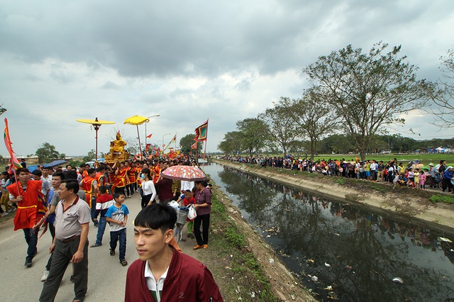  Lễ hội rước vua và chúa ở đền Sái luôn nhận được sự quan tâm của đông đảo người dân địa phương và du khách. 