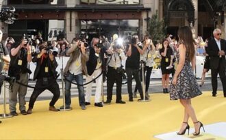 Con trai Sandra Bullock không biết mẹ mình là người nổi tiếng