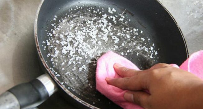 Tuyệt chiêu đơn giản giúp xoong nồi bị cháy “sạch bong như mới”
