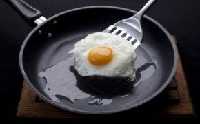 Sai lầm thường gặp khi dùng chảo chống dính gây hại sức khỏe