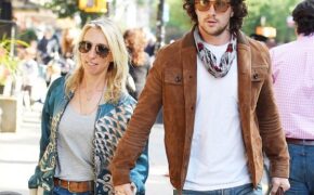 Đạo diễn “50 sắc thái” hạnh phúc bên “ông xã” kém 24 tuổi