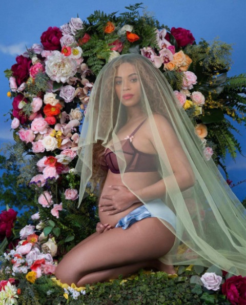  Beyonce khoe bụng bầu hai em bé sinh đôi được like nhiều nhất trên trang Instagram 