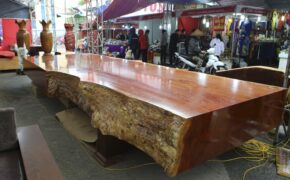 Chiêm ngưỡng những chiếc phản làm bằng gỗ cẩm giá hơn 2 tỷ đồng