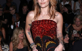 Paris Jackson khoe hình xăm khủng