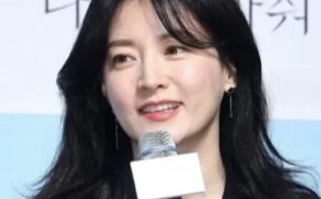 Lee Young Ae đẹp hoàn hảo ở tuổi 48 với làn da mịn như nhung