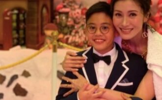 Lý Gia Hân hạnh phúc khoe ảnh gia đình nhân dịp Giáng sinh