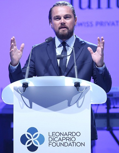 Leonardo DiCaprio - người tổ chức đêm tiệc trên du thuyền phát biểu mở màn