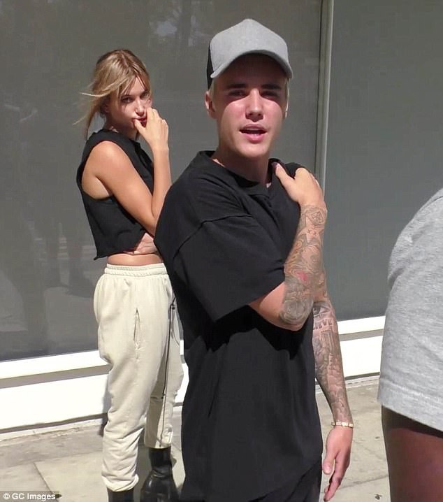  Selena không hài lòng khi Justin Bieber đã nhắn tin hỏi thăm người cũ Hailey Baldwin. 