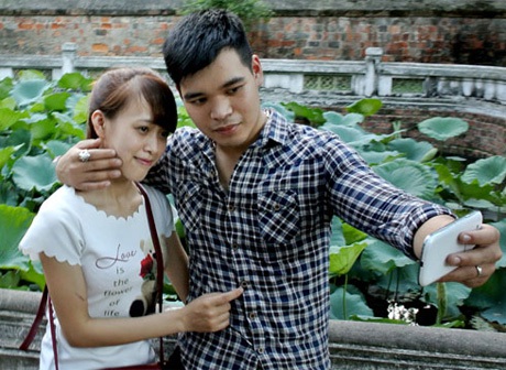Muôn kiểu “tự sướng” độc đáo của giới trẻ Hà Nội