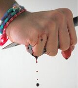 Tự hành xác – trốn nỗi đau bằng “ảo giác”