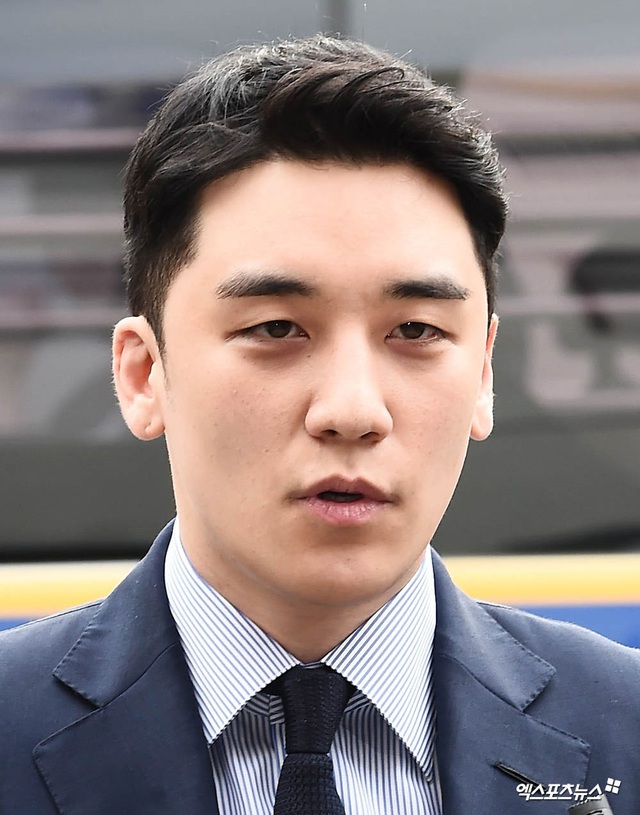 Seungri tới sở cảnh sát để điều tra hành vi đánh bạc trái phép - 6