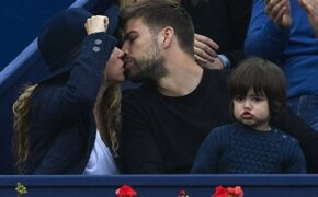 Shakira “khóa môi” phi công trẻ say đắm